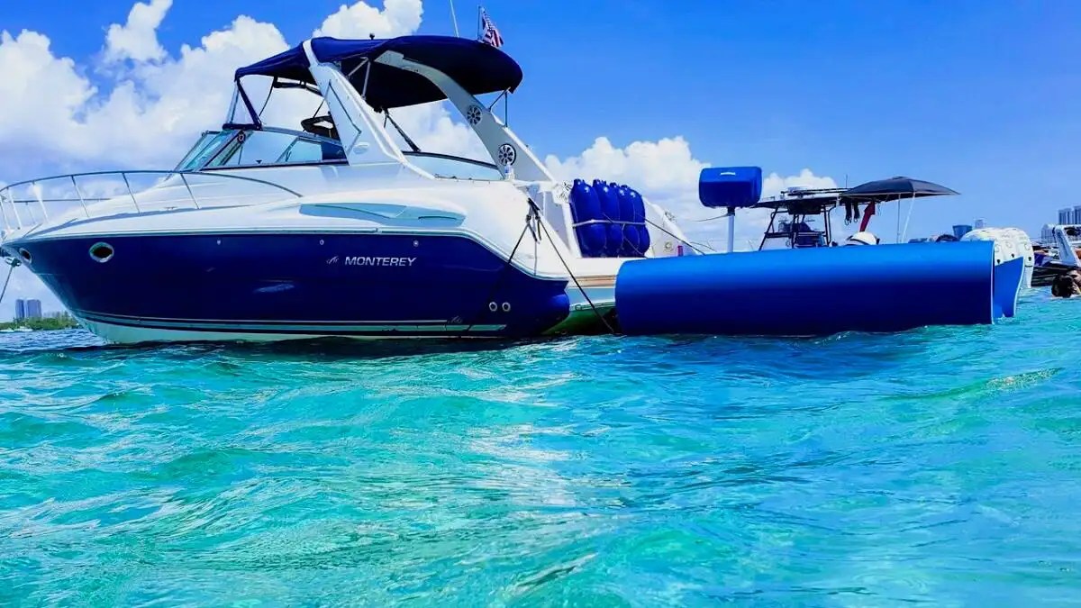 Swim platform on 36′ Monterey Miami Beach