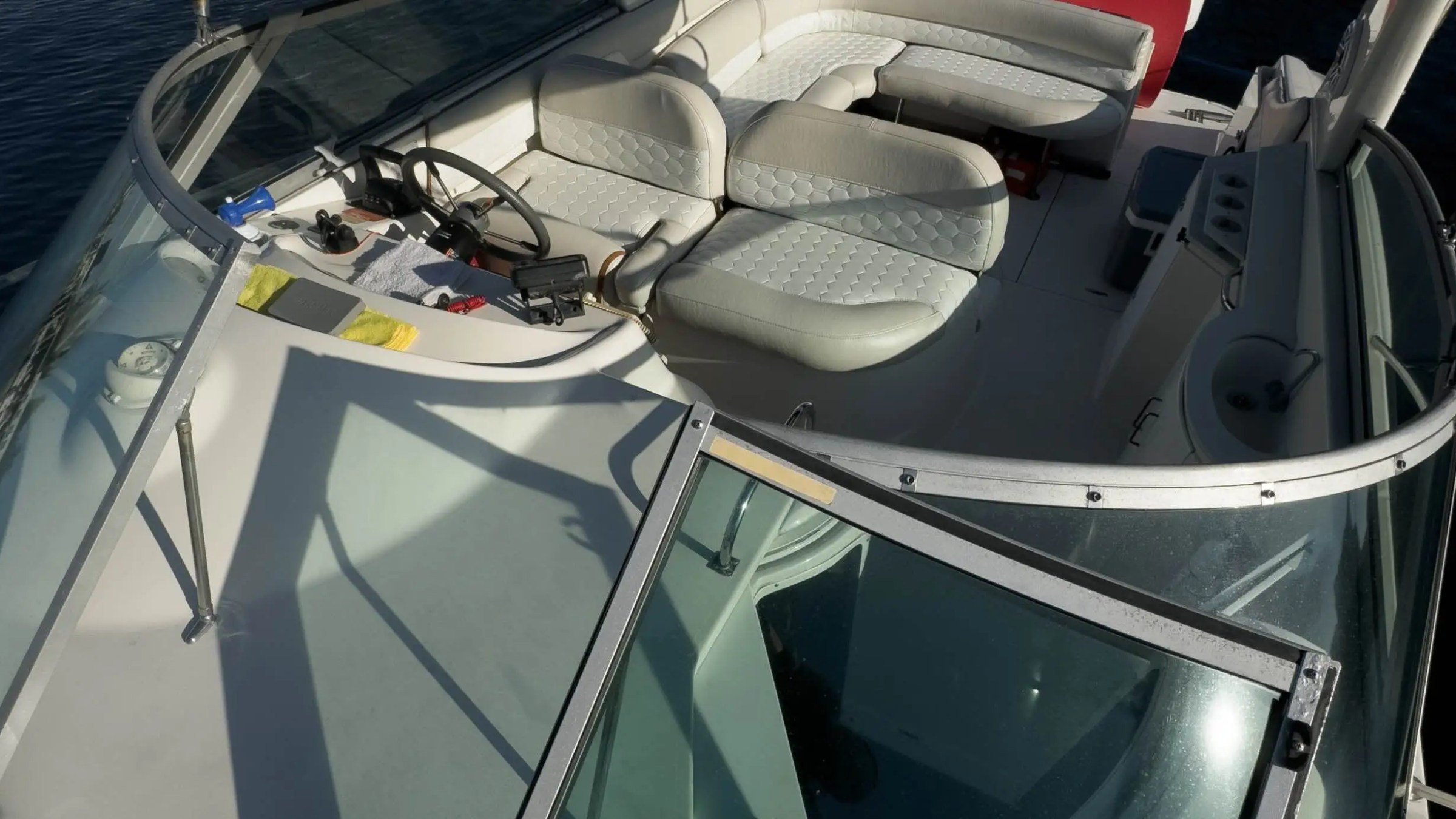 Helm windscreen with ocean spray on 37′ Monterey Miami