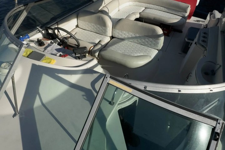 Helm windscreen with ocean spray on 37′ Monterey Miami