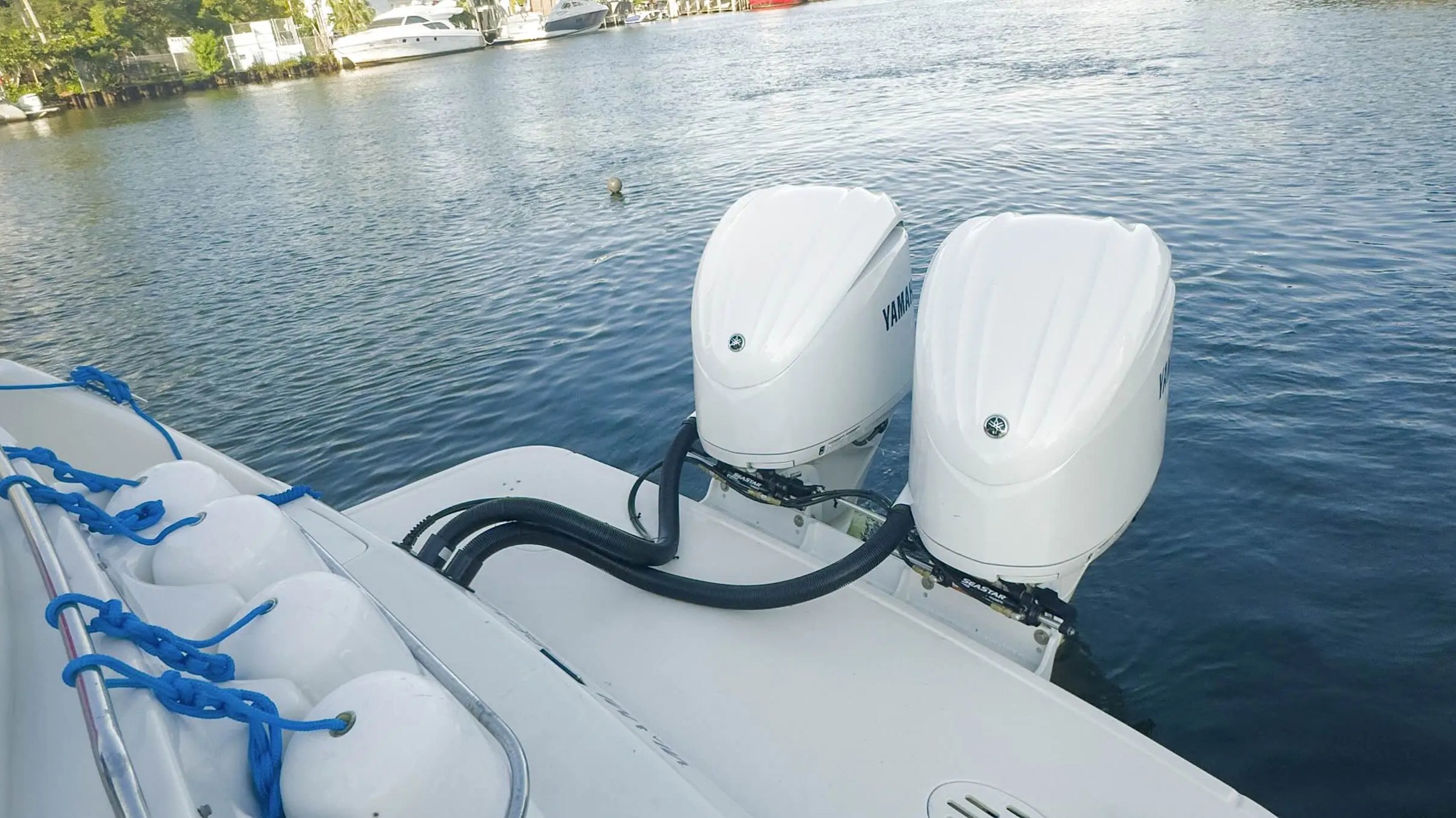 Aft platform close-up on 37′ Monterey Miami