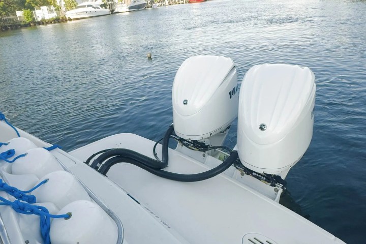 Aft platform close-up on 37′ Monterey Miami