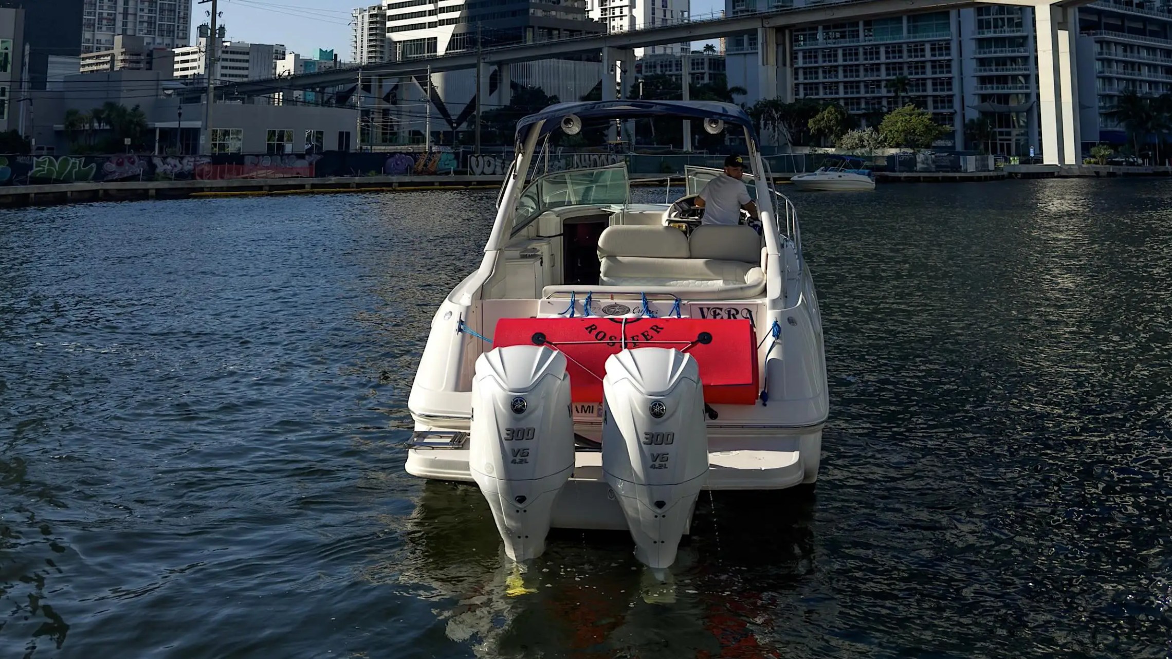 Swim platform of 37′ Monterey Miami