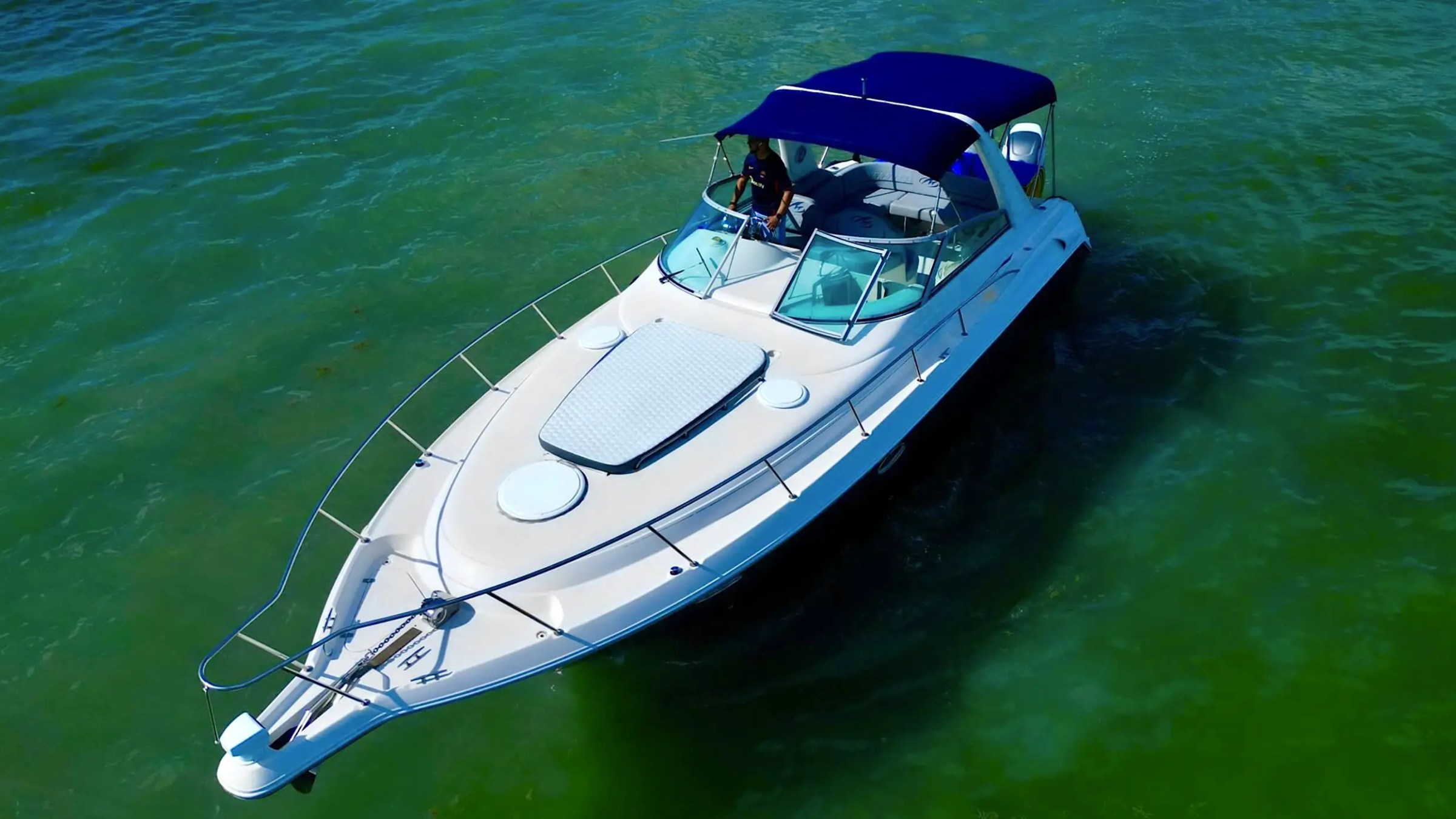 Cruising shot of 37′ Monterey Miami