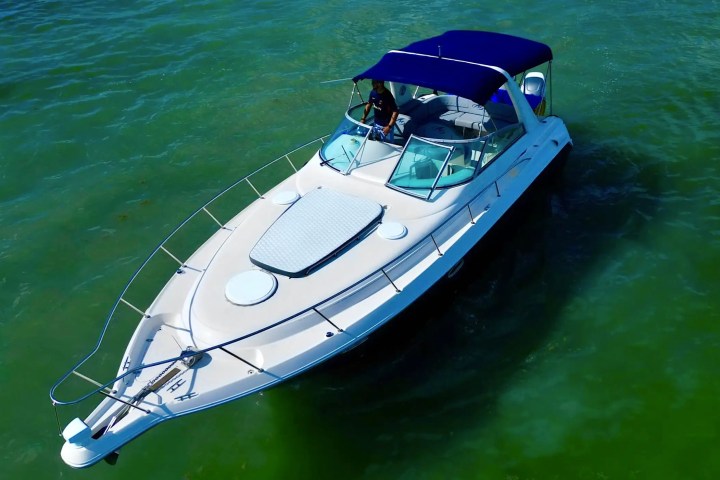 Cruising shot of 37′ Monterey Miami