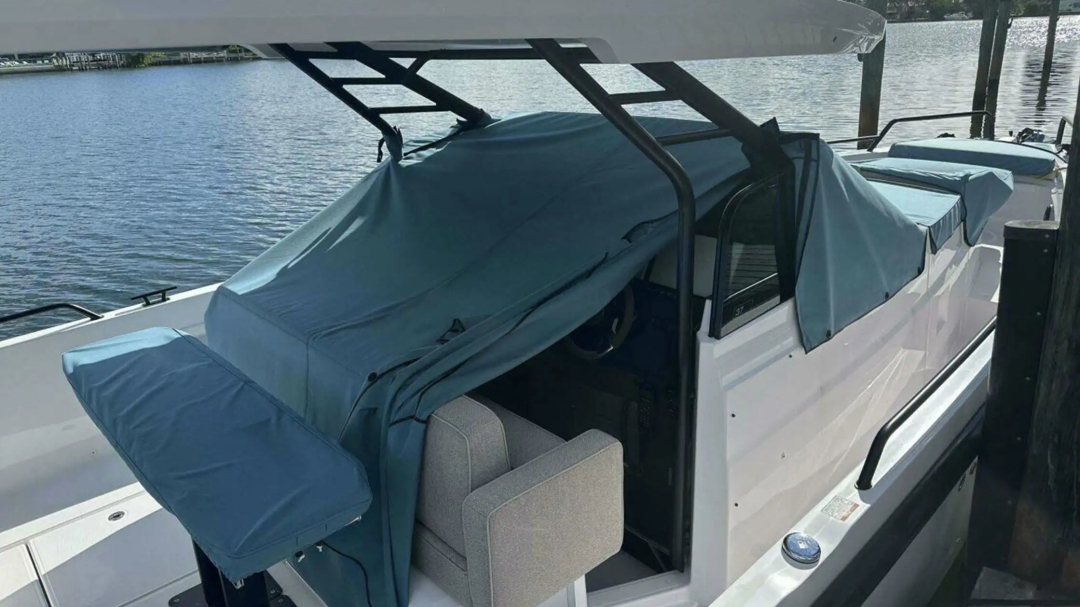 Hull detail near Miami Beach on 38′ Axopar Miami