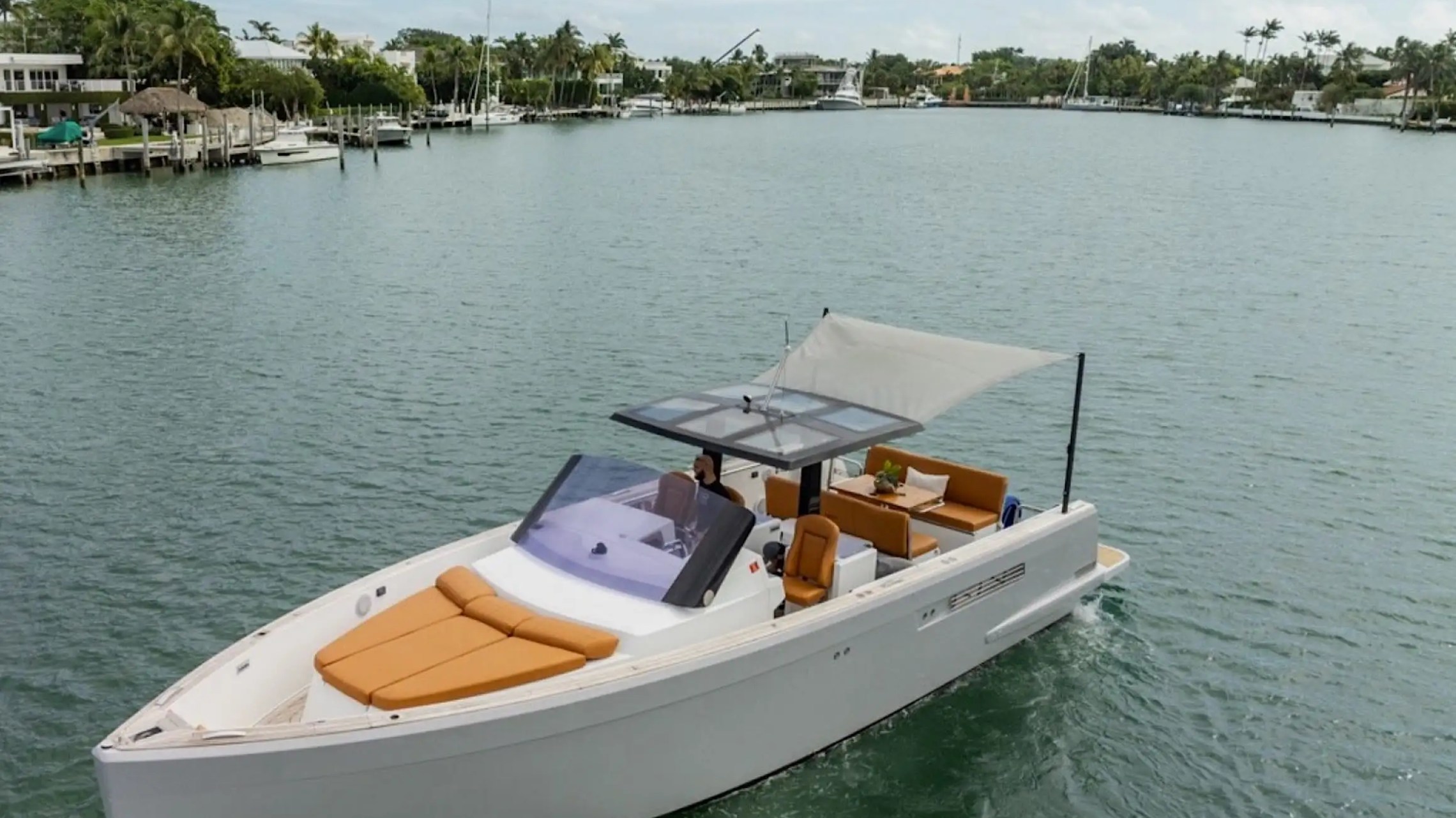 Top-down bow drone shot on 40′ Fjord Miami Beach