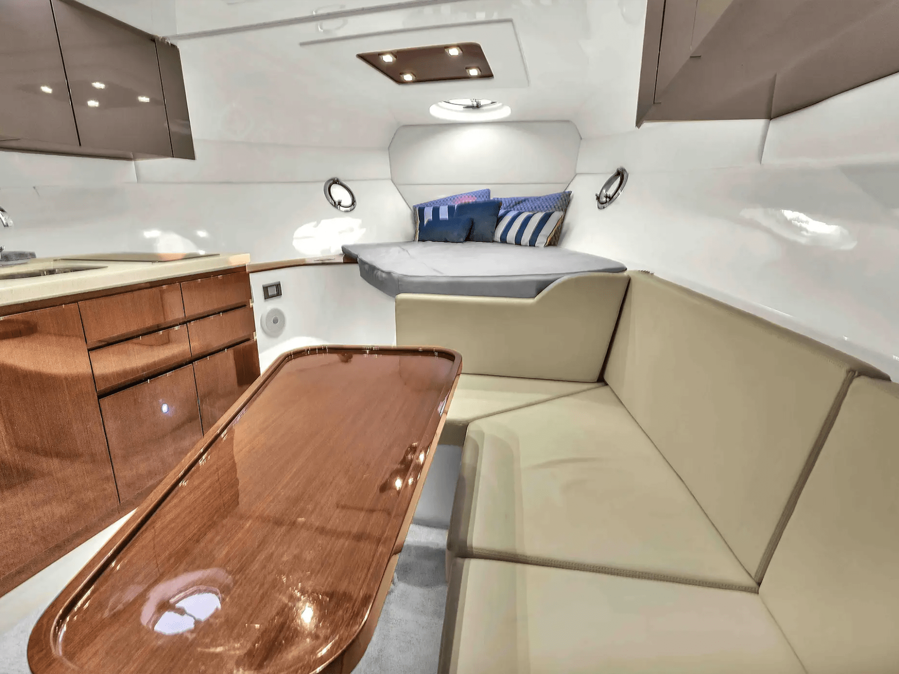 Master cabin berth 40′ Schaefer Miami