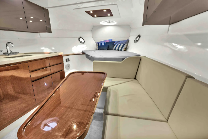 Master cabin berth 40′ Schaefer Miami