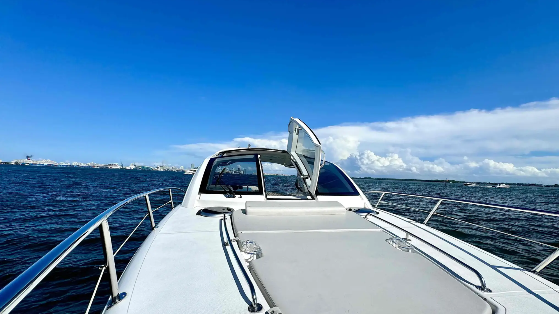 Bow sunpad lounge on 40′ Schaefer Miami