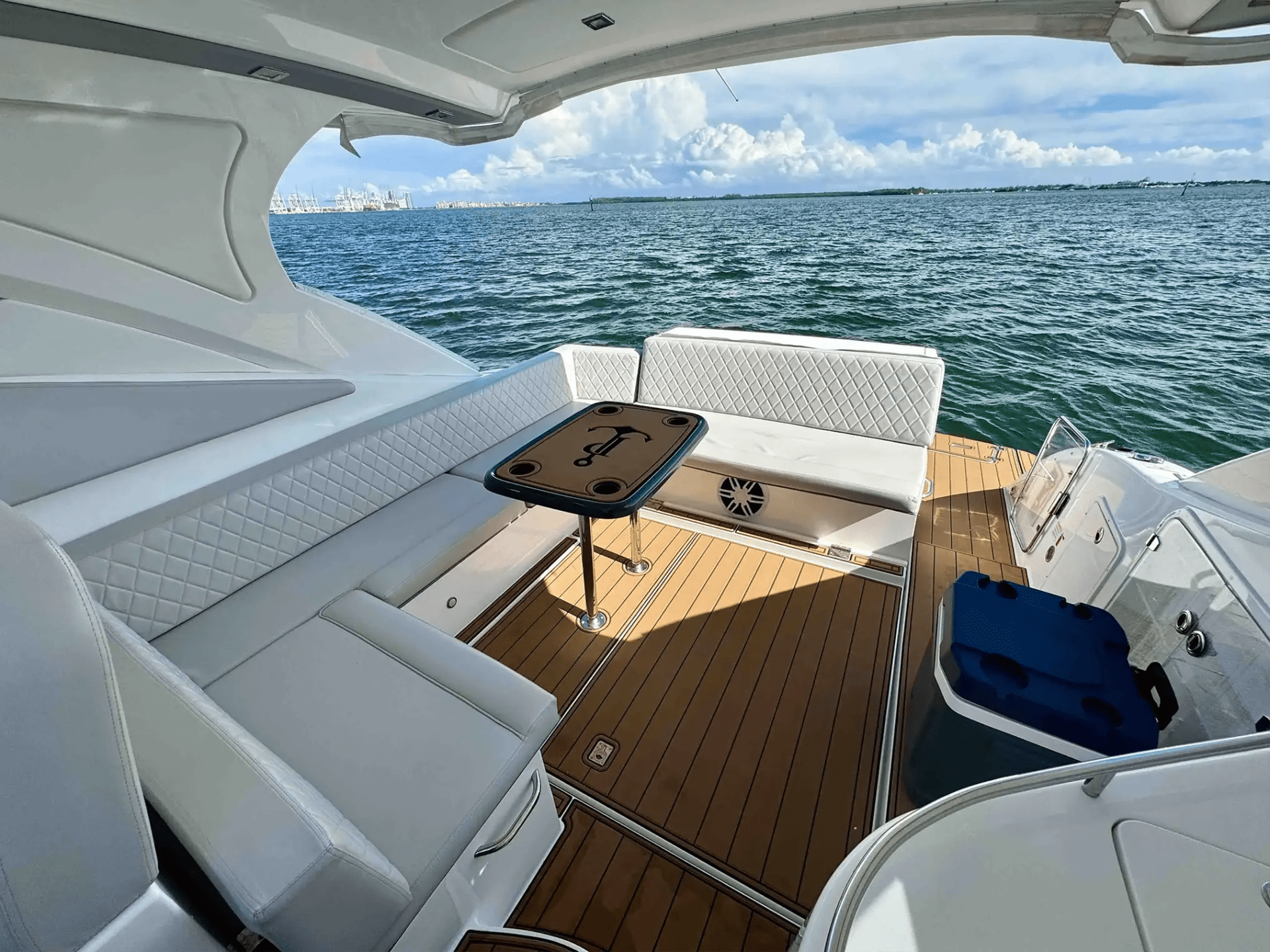 Aft lounge section on 40′ Schaefer Miami