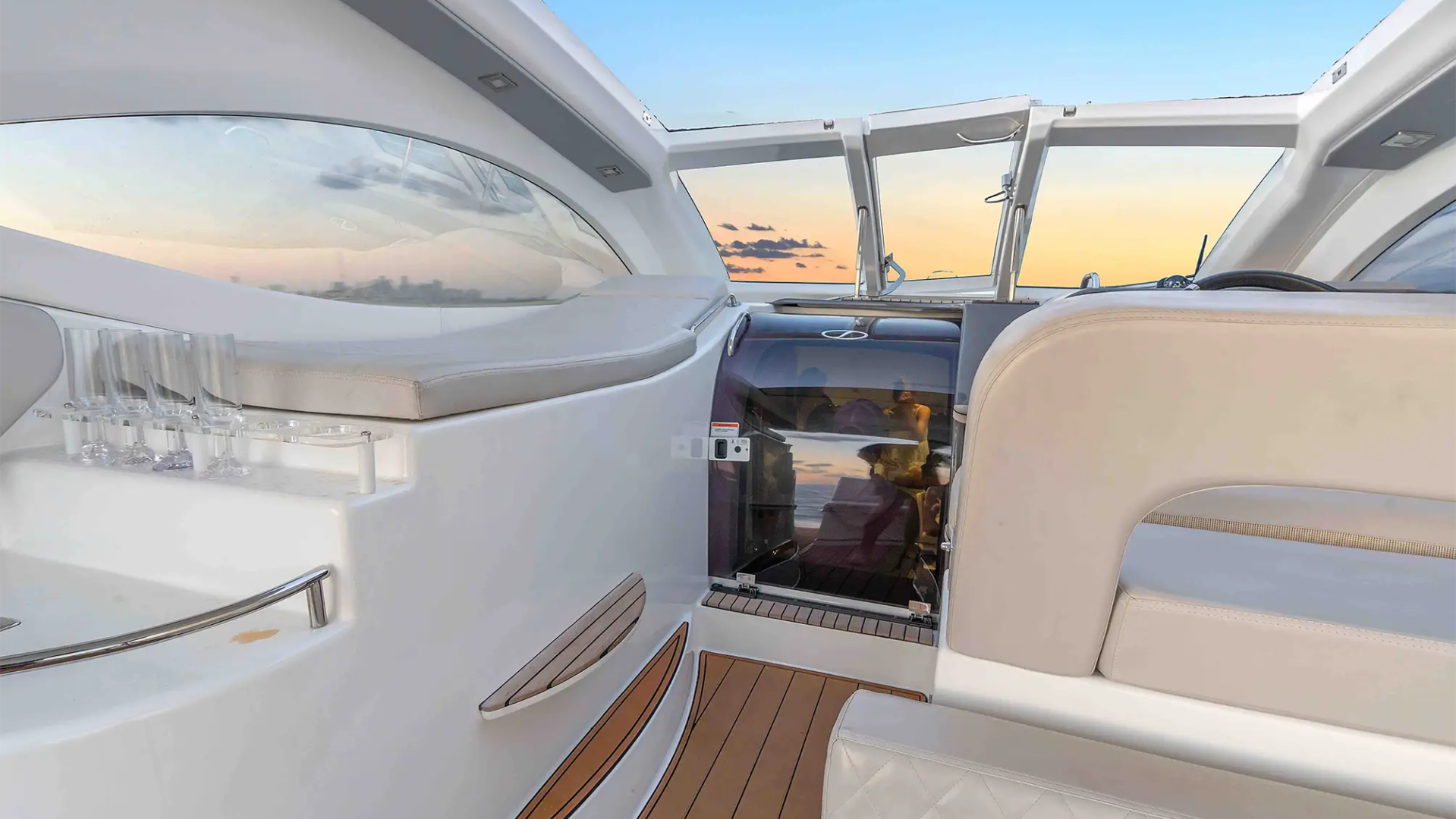 Deck walkway view on 40′ Schaefer Miami