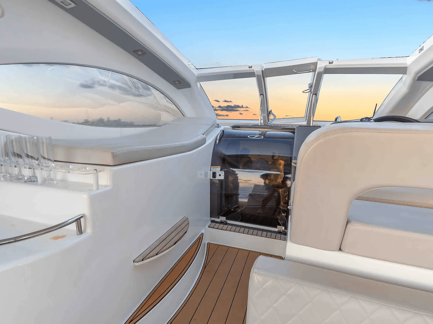 Deck walkway view on 40′ Schaefer Miami