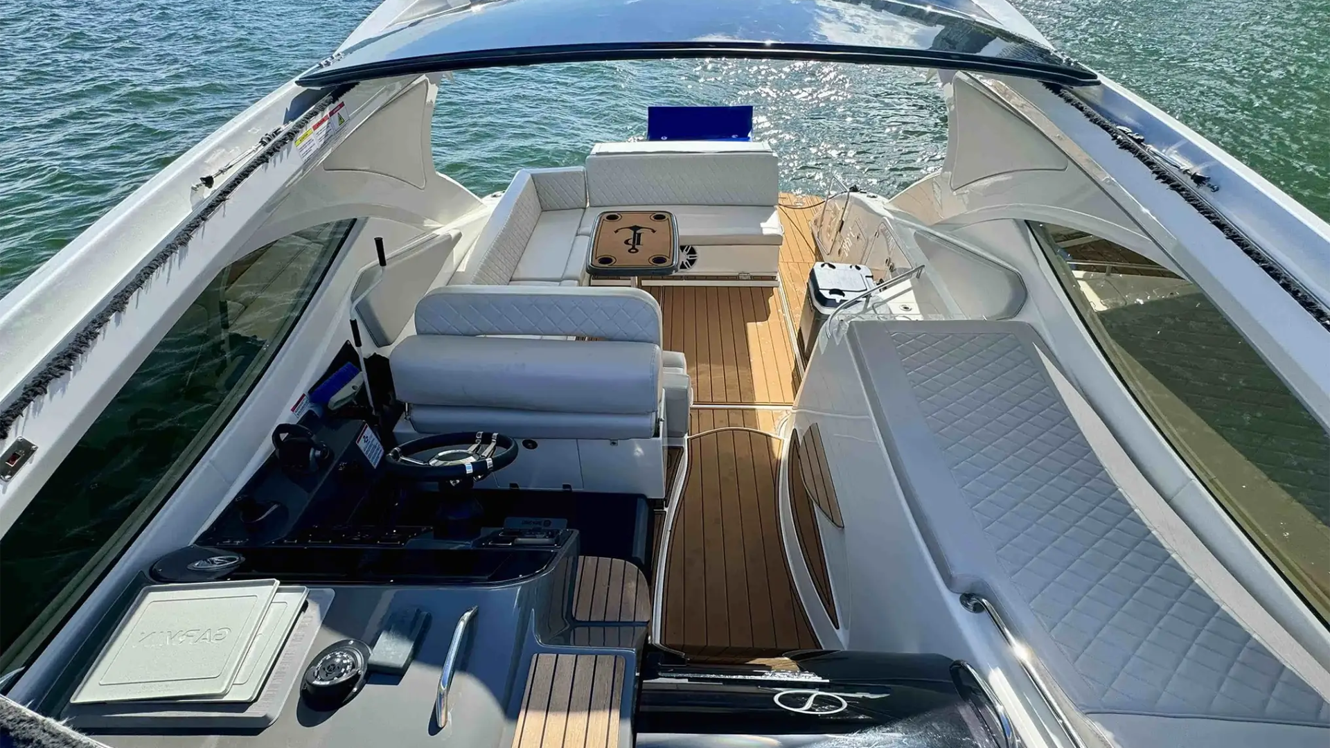 Hardtop with open cockpit on 40′ Schaefer Miami