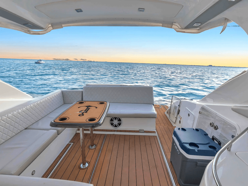 Hardtop with open cockpit on 40′ Schaefer Miami