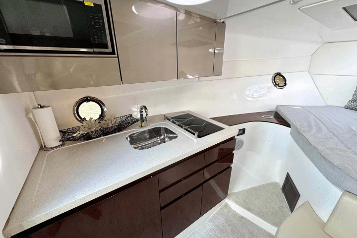Galley kitchenette on 40′ Schaefer Miami