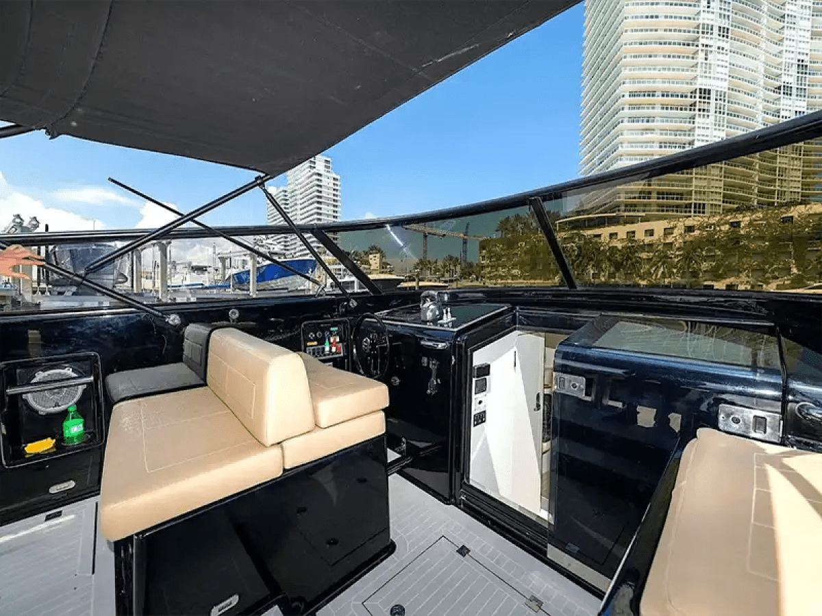 Cockpit social seating on 40′ VanDutch Miami Beach