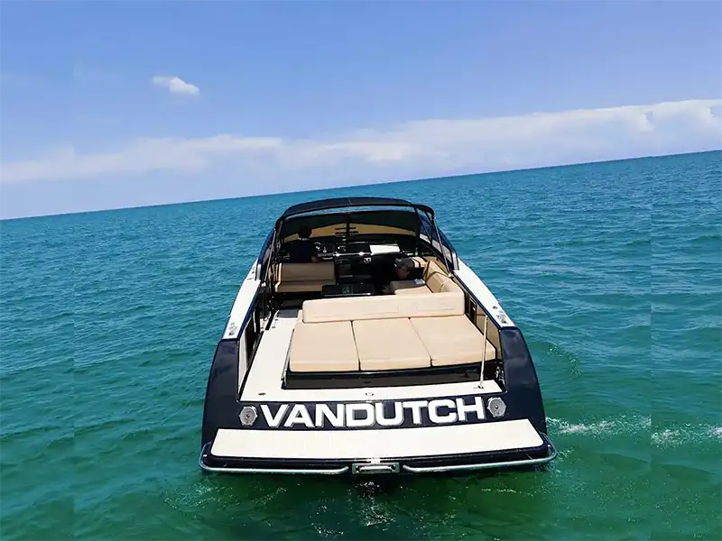 Aft lounge on 40′ VanDutch Miami Beach