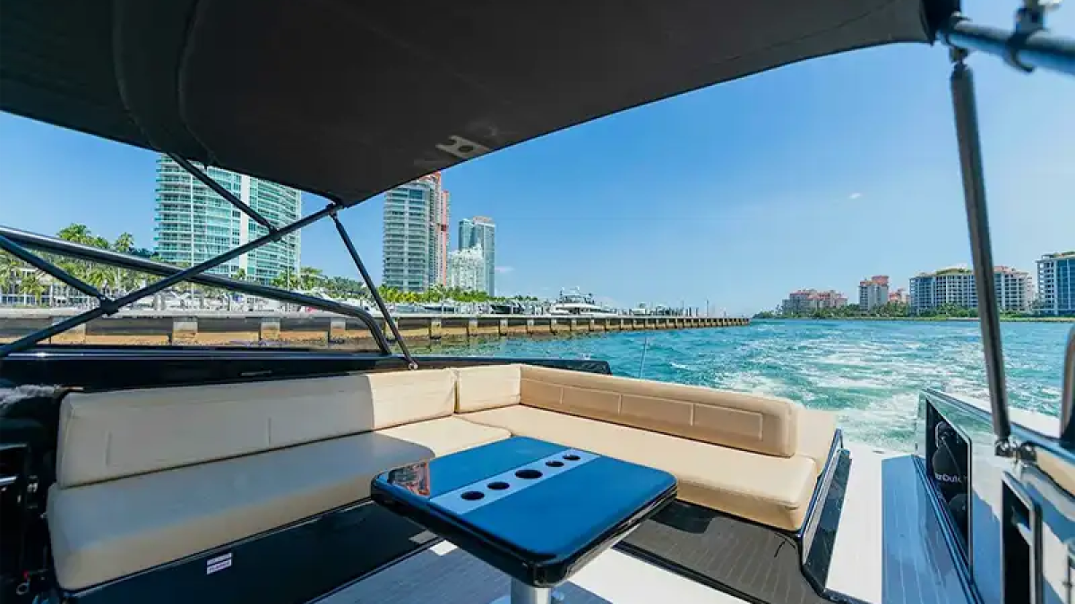 Stern seating detail on 40′ VanDutch Miami Beach