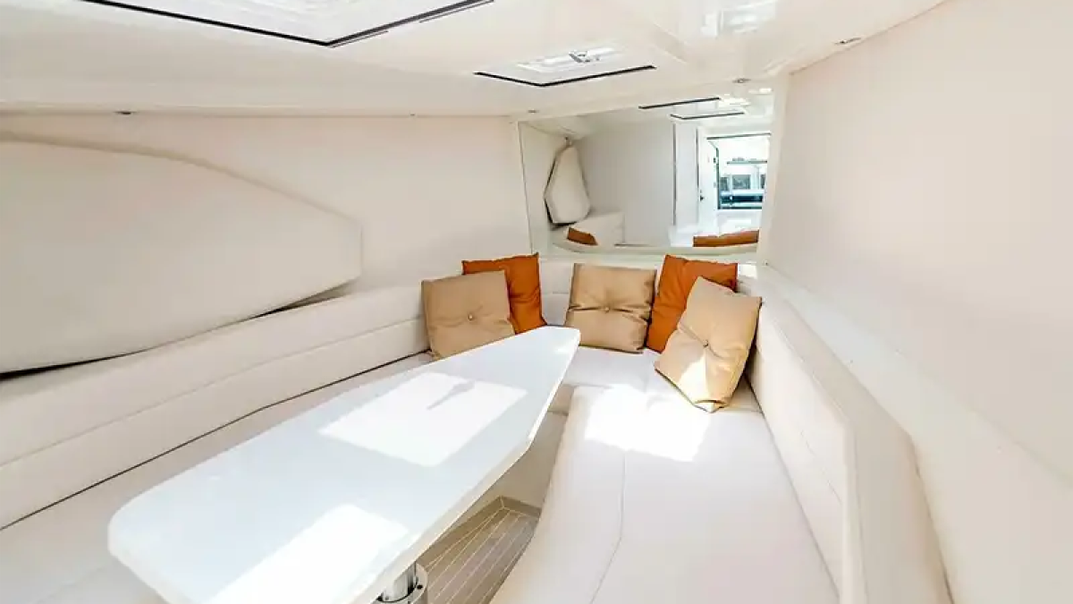 Cabin interior on 40′ VanDutch Miami Beach