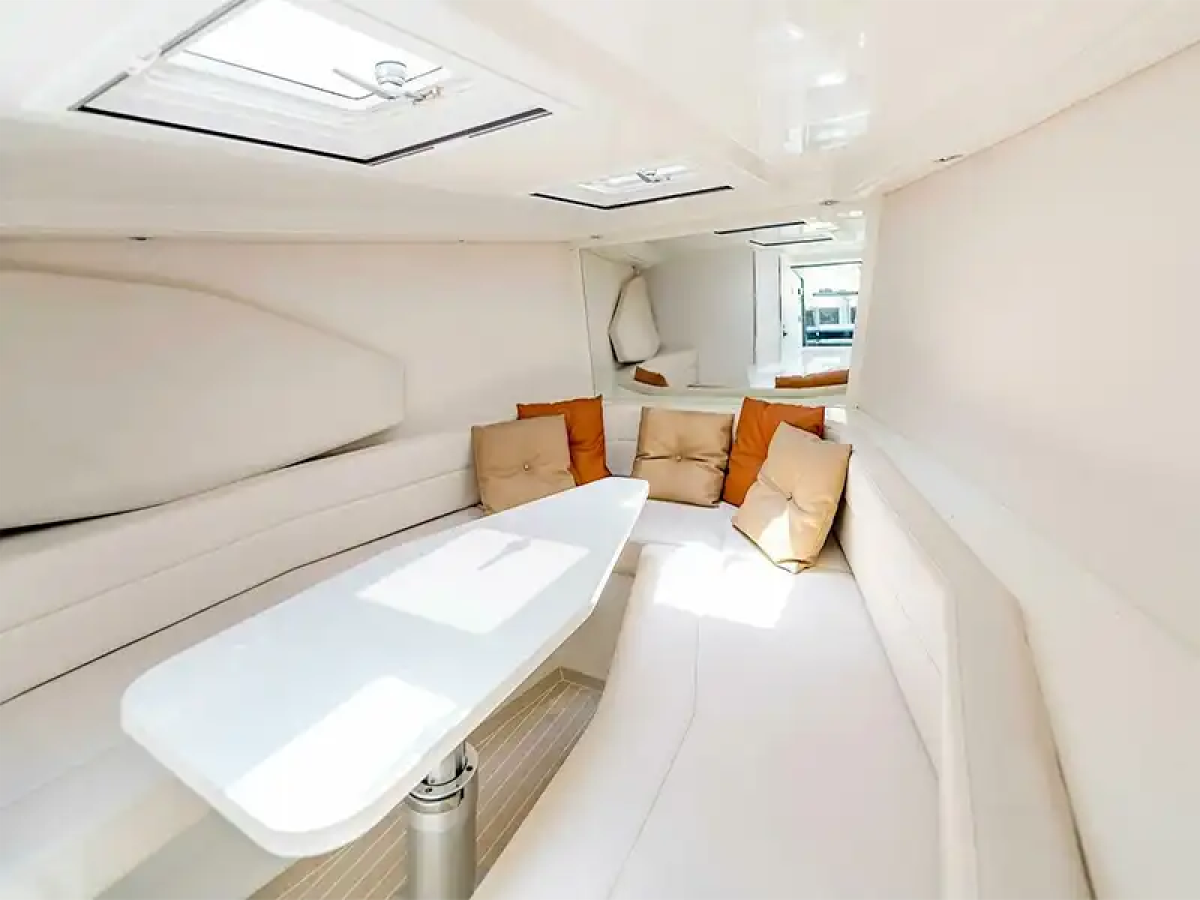 Cabin interior on 40′ VanDutch Miami Beach