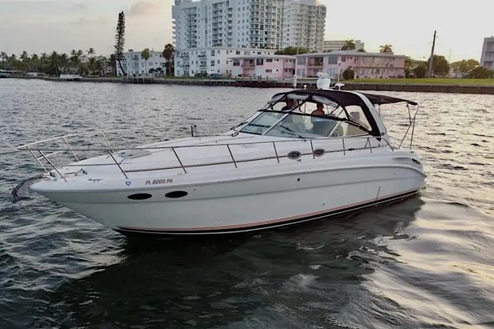 Bow sunpads on 42′ Sea Ray Miami