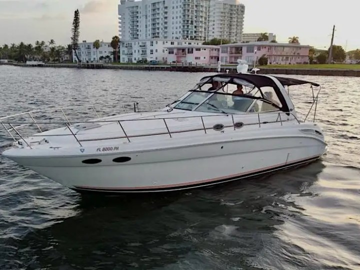 Bow sunpads on 42′ Sea Ray Miami