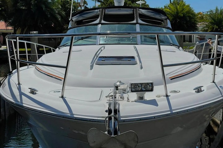 Bow sunpads on 42′ Sea Ray Miami