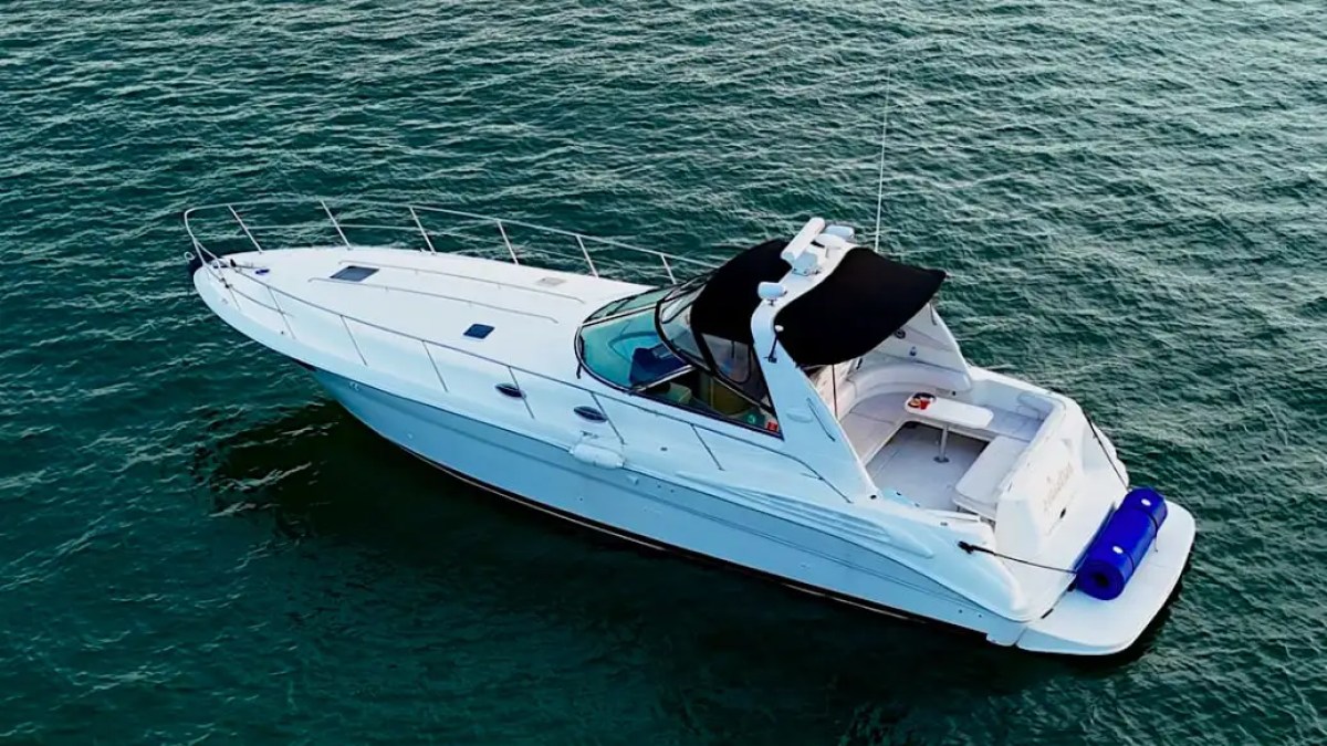 Aerial drone view of 42′ Sea Ray Miami