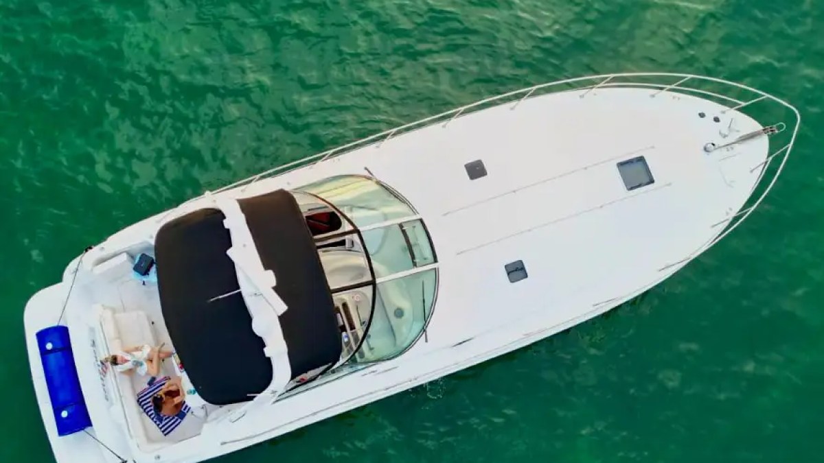 Aerial drone view of 42′ Sea Ray Miami