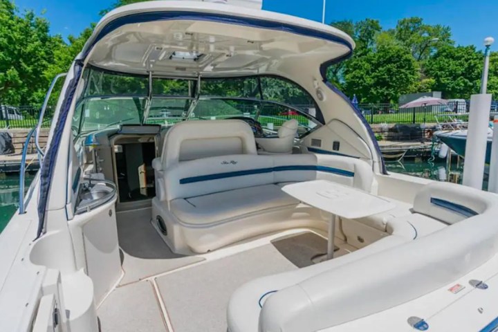 Cockpit social lounge on 42′ Sea Ray Miami