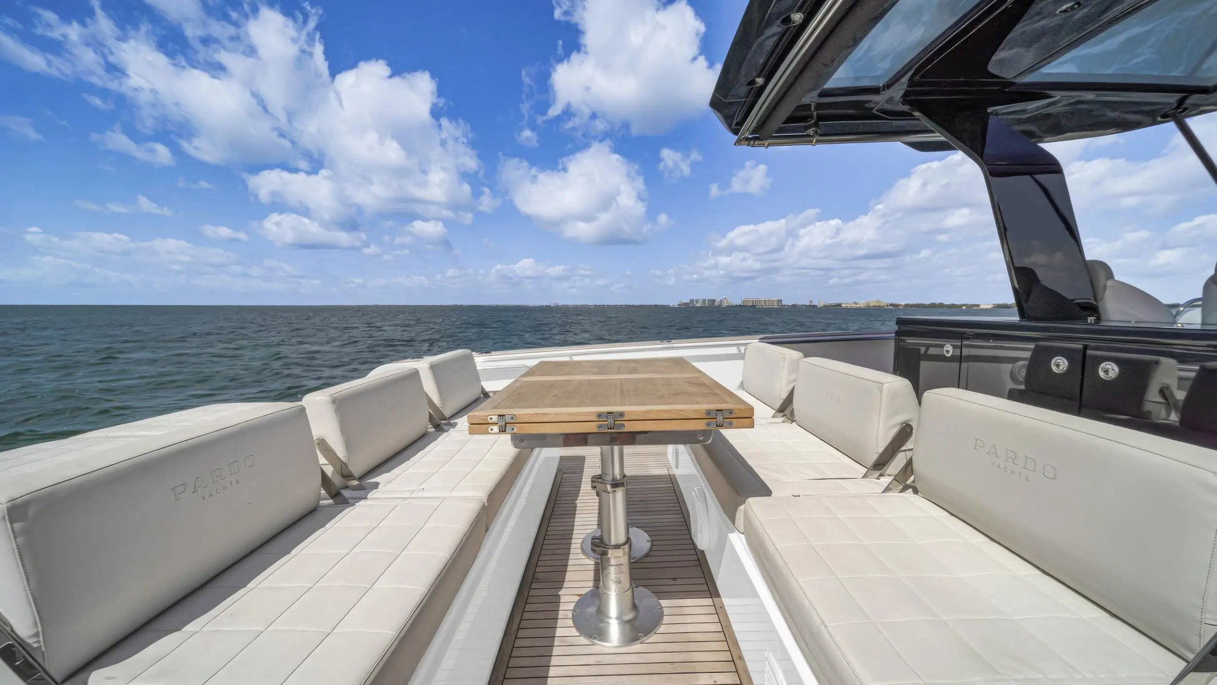 43′ Pardo anchored off Miami Beach shore