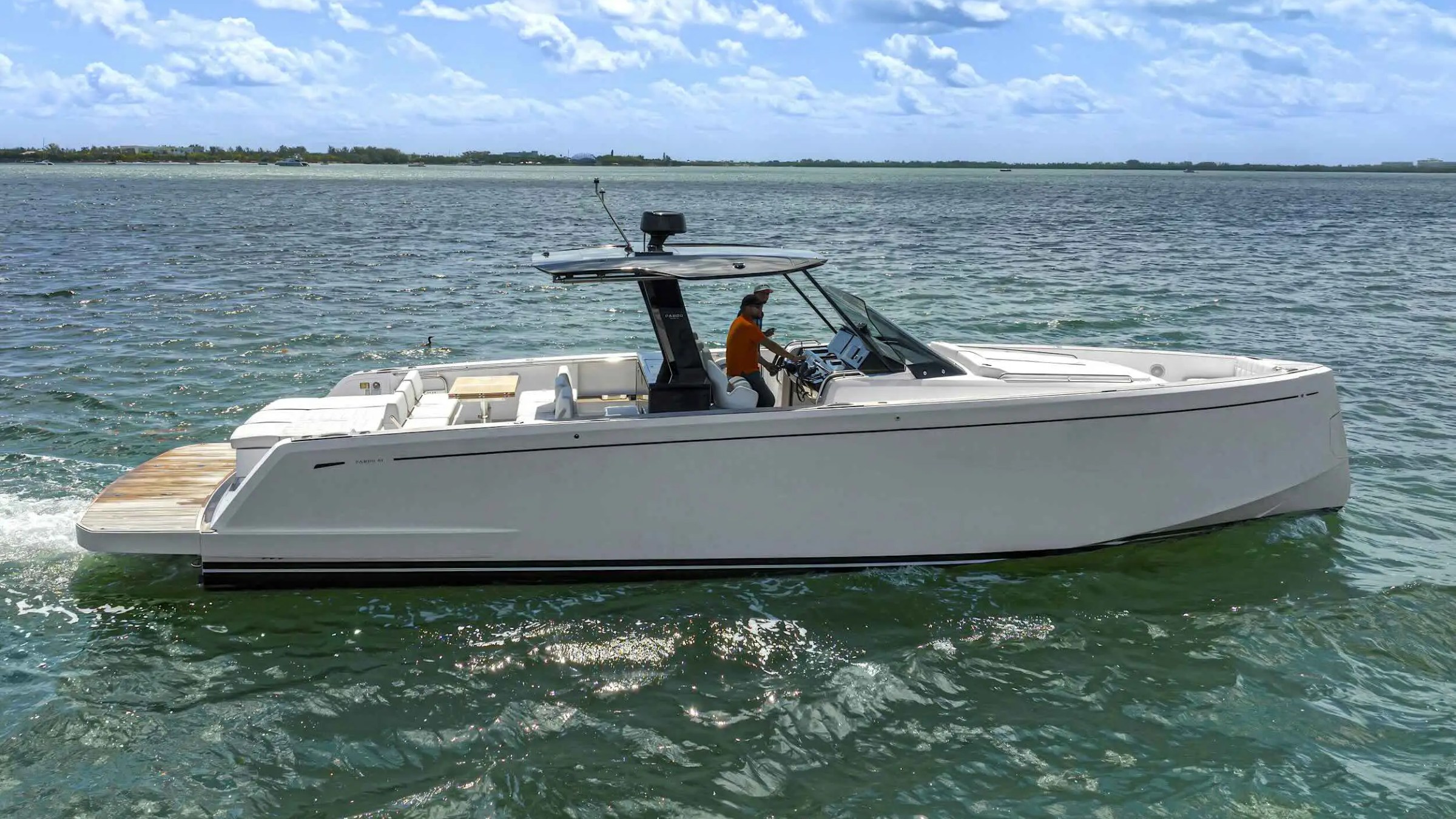 Side profile of 43′ Pardo cutting through calm waters