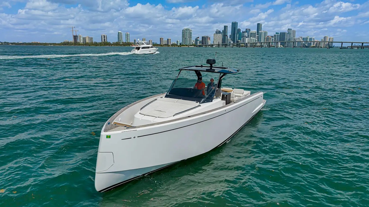 Top-down shot of 43′ Pardo cutting across Biscayne Bay