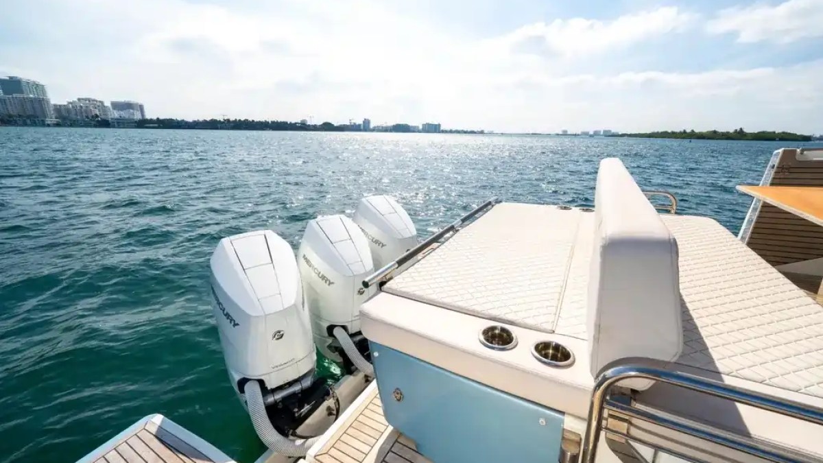 Aerial skyline anchor shot on 43′ Jeanneau Miami