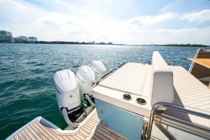 Aerial skyline anchor shot on 43′ Jeanneau Miami