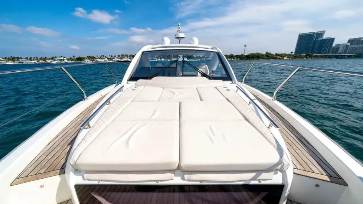 Bow sun-lounging pads on 43′ Jeanneau Miami