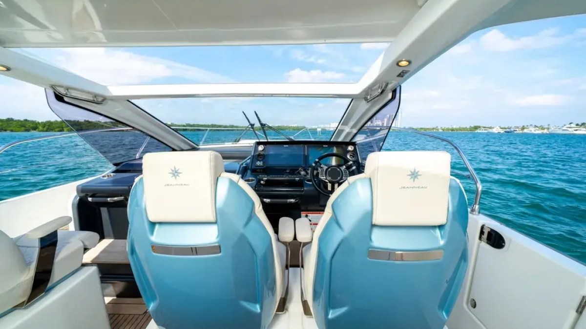 Helm station action on 43′ Jeanneau Miami