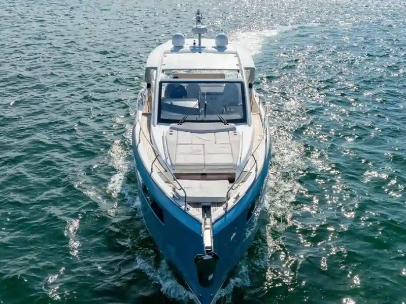 Top-down drone bow layout on 43′ Jeanneau Miami