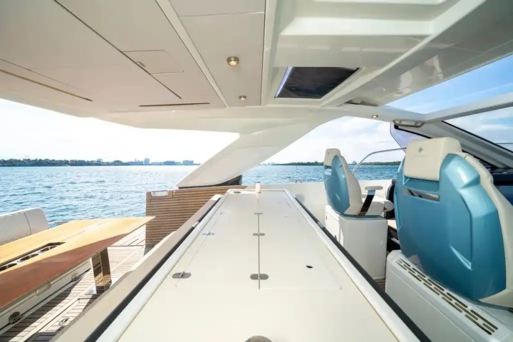 Cockpit refreshment table on 43′ Jeanneau Miami