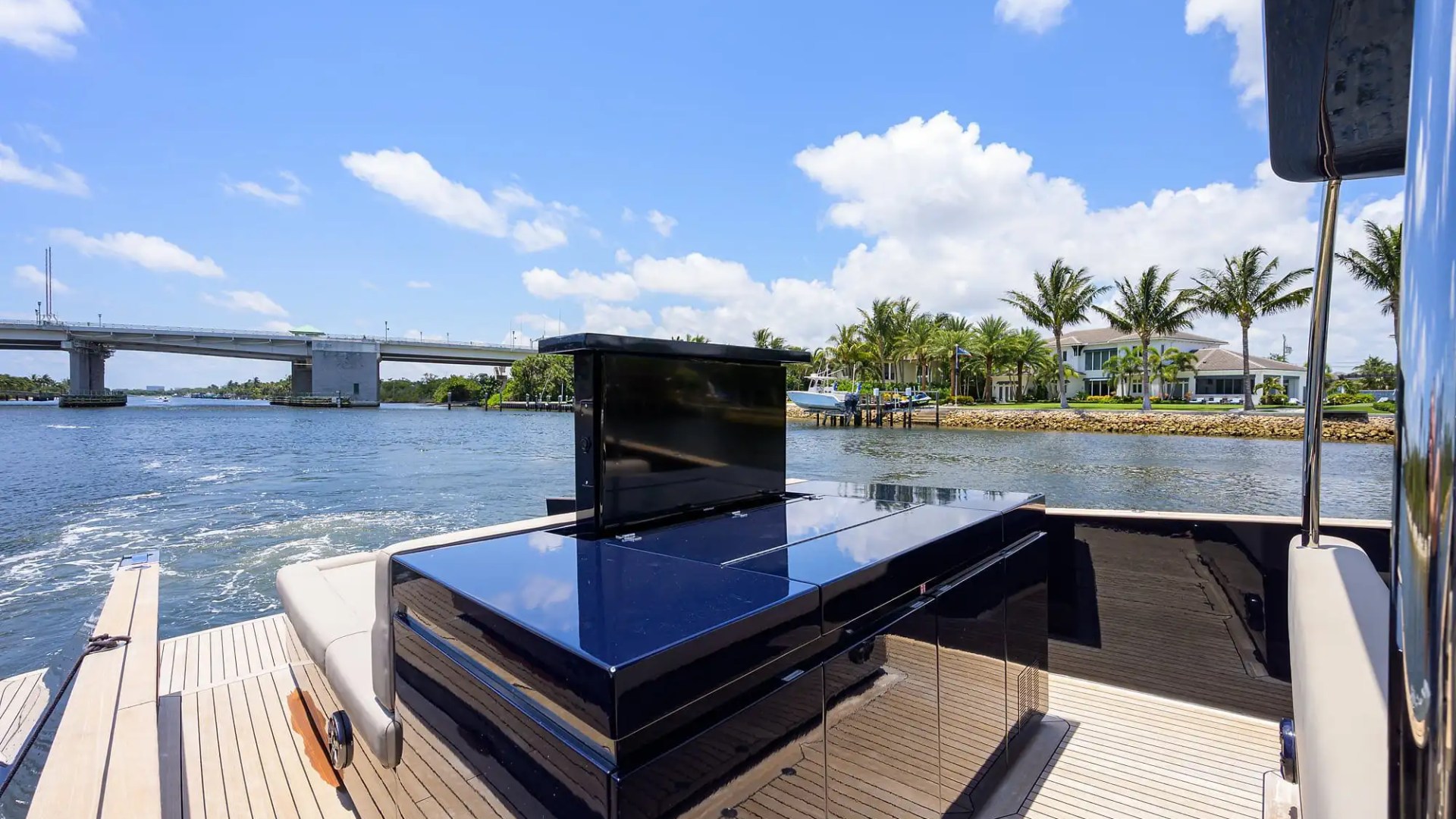 Night lighting along aft lounge on 45′ Alen