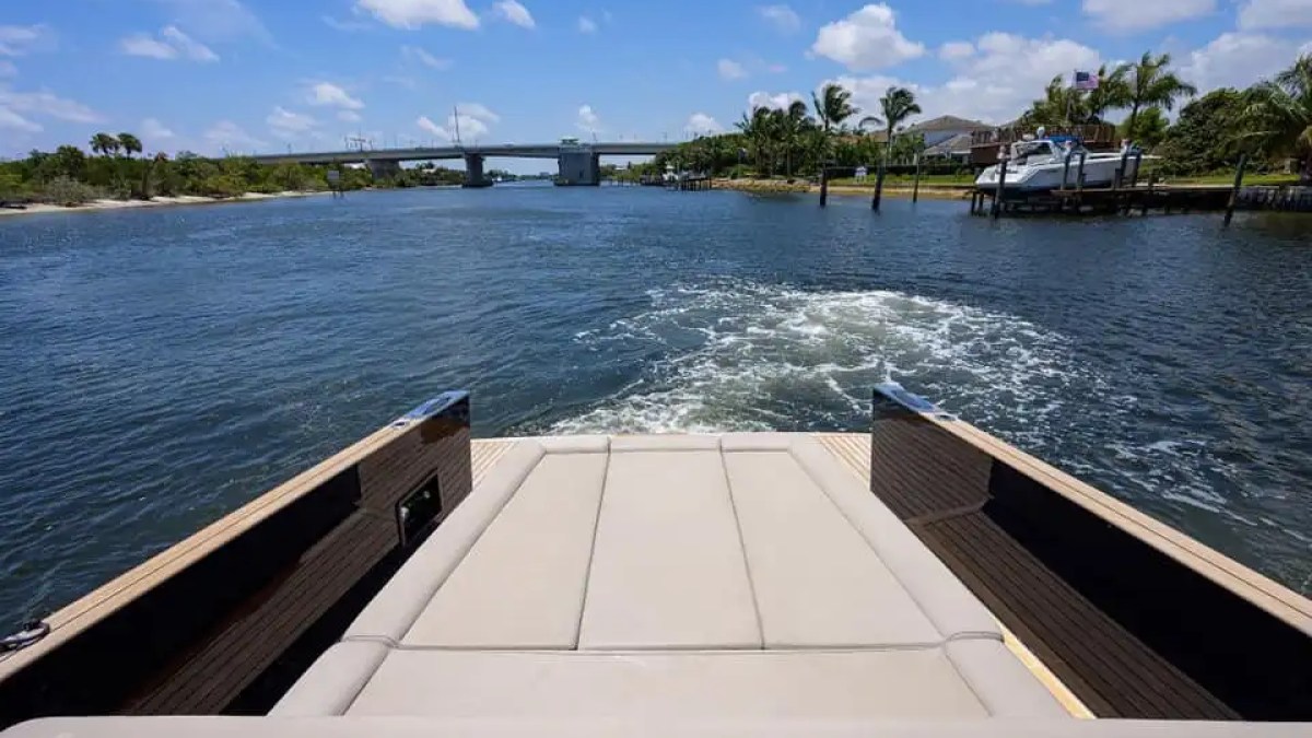 Hull detail of 45′ Alen boat cutting through blue water