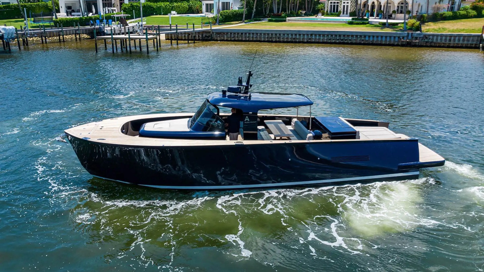 Overhead shot of 45′ Alen deck layout