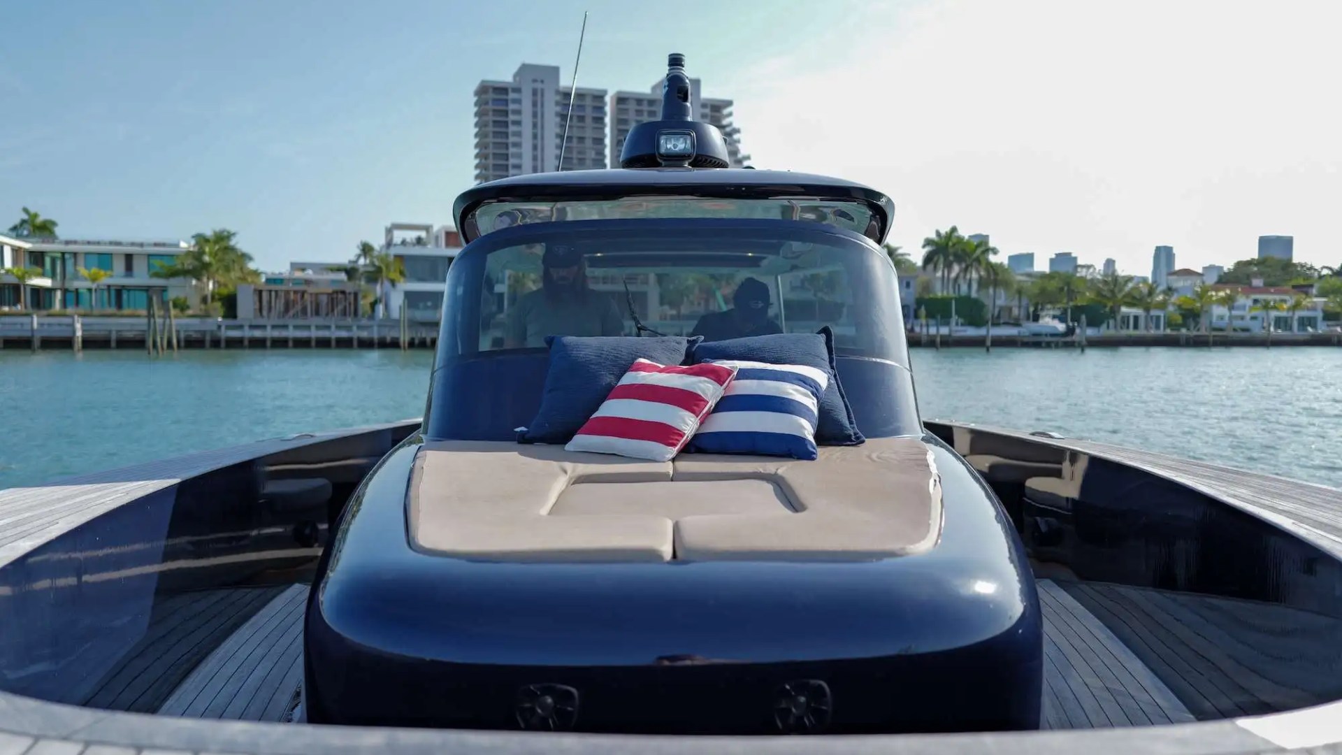 45′ Alen boat anchored in turquoise Miami water