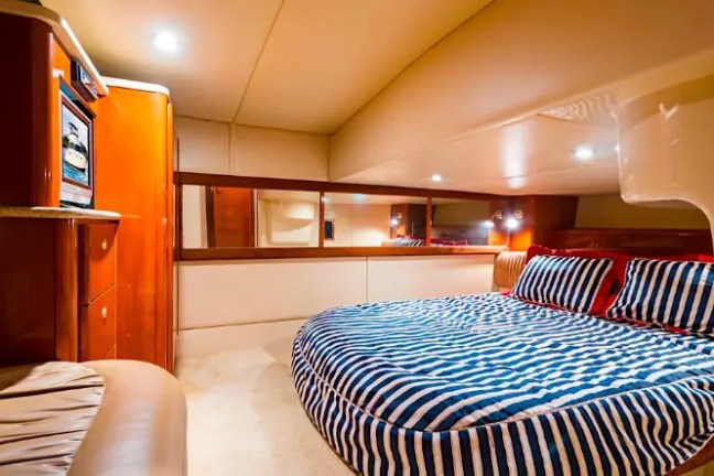 Master cabin berth on 45′ Meridian Miami