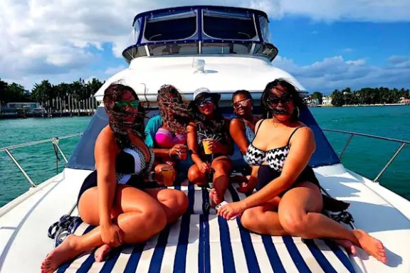 Forward seating area on 45′ Meridian Miami