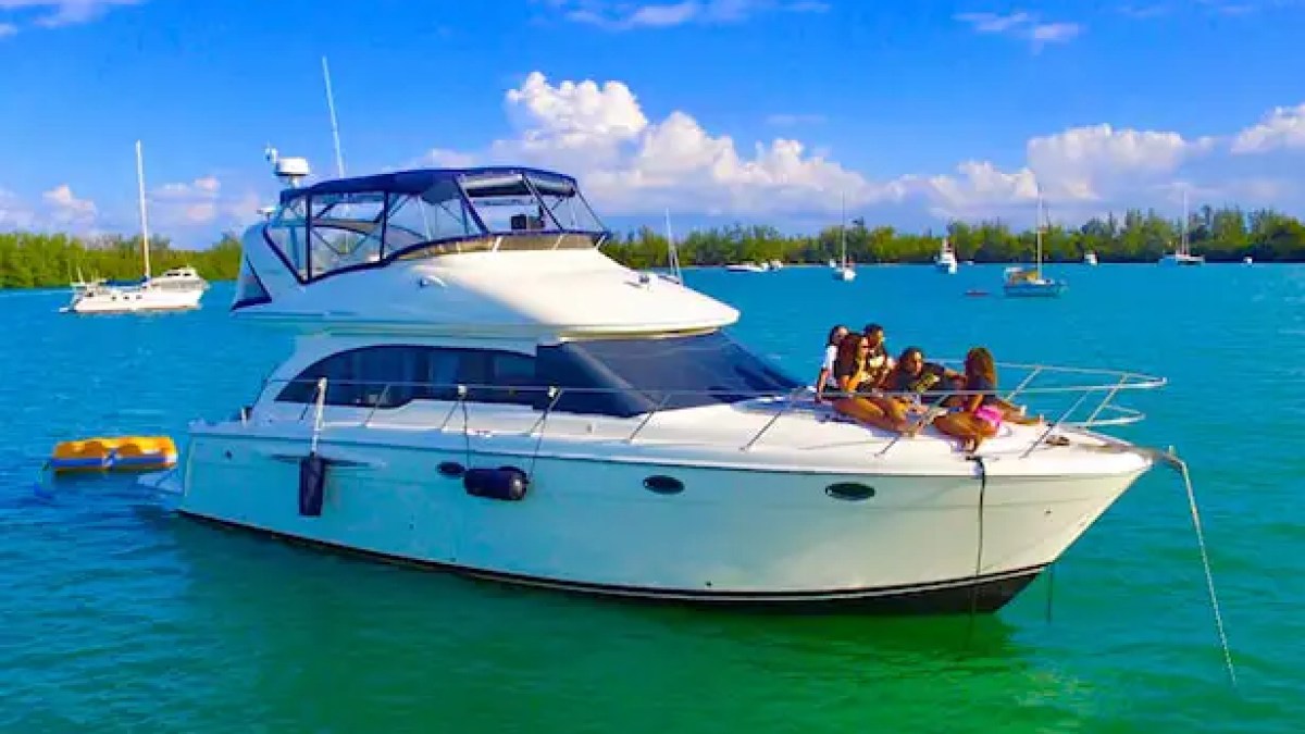 Guest group relaxing on 45′ Meridian Miami