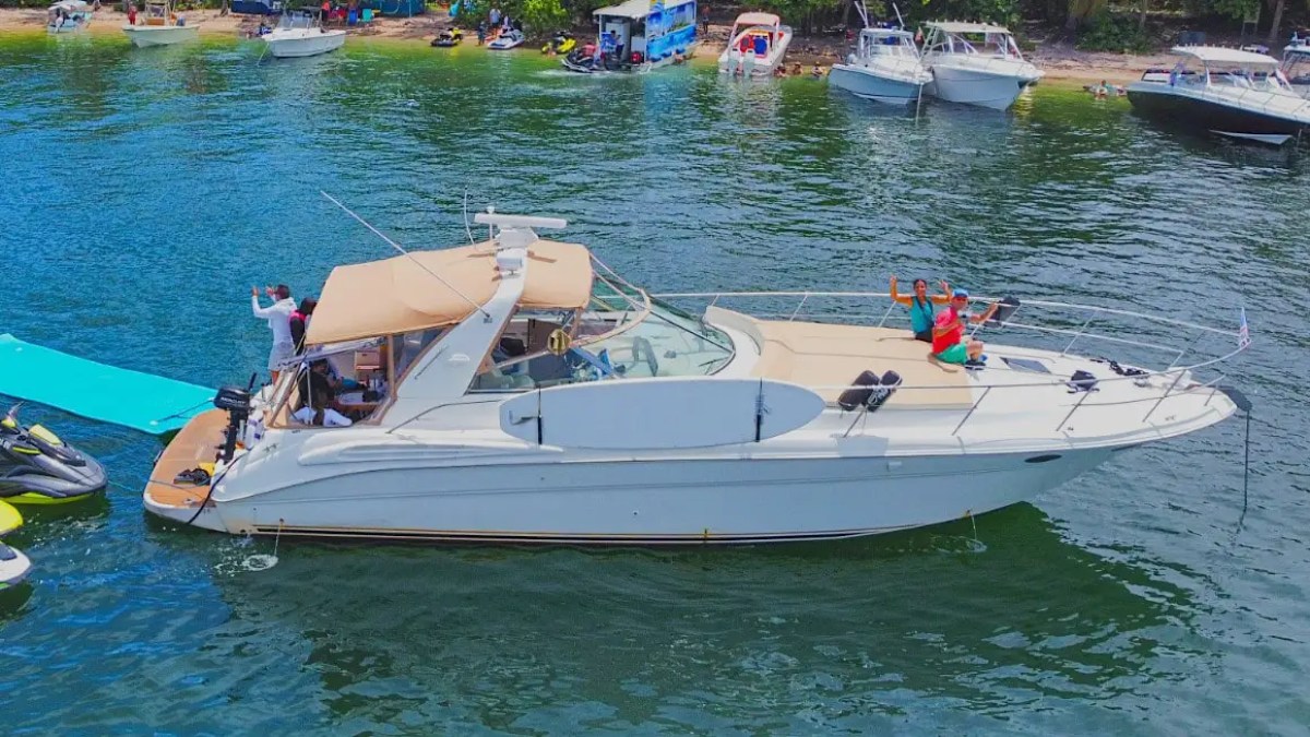 45′ SeaRay boat top-down view Biscayne Bay