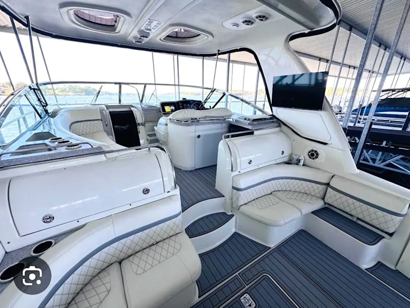 Cockpit lounge seating on 48′ Formula Miami