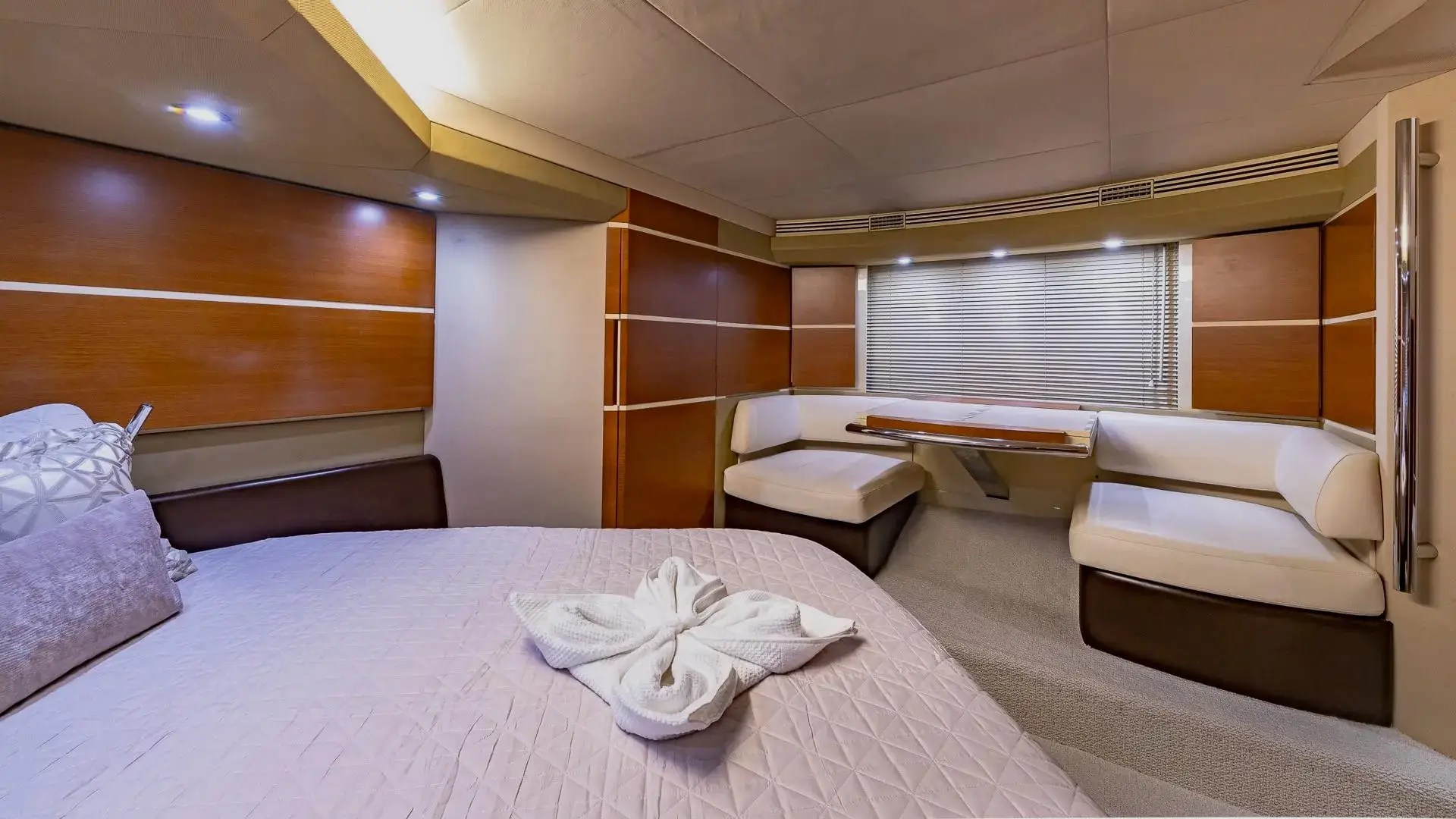 50ft Azimut yacht Miami guest cabin twin berths