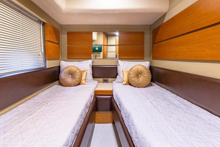 50ft Azimut yacht Miami guest cabin twin berths